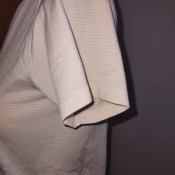 Lululemon pink tshirt - Picture 3 of 6